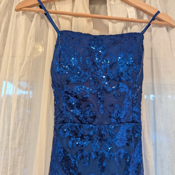 Elegant Blue Sequin Dress - Picture 2 of 5
